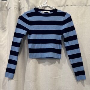 Zara Women's Navy and Light Blue Striped Sweatshirt